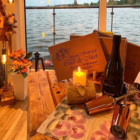 Floating Hideaway- Coco De Bateau-hôtel *