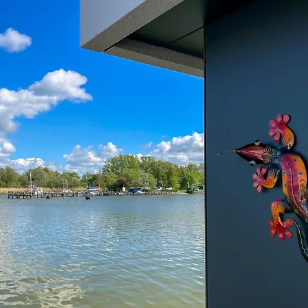 Floating Hideaway- Coco De Ribnitz-Damgarten