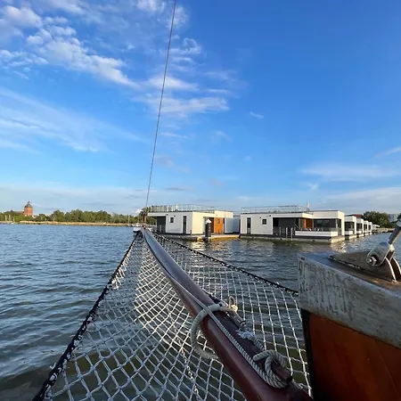 Floating Hideaway- Coco De Bateau-hôtel
