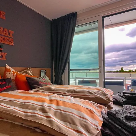 Botel Floating Hideaway- Coco De Ribnitz-Damgarten