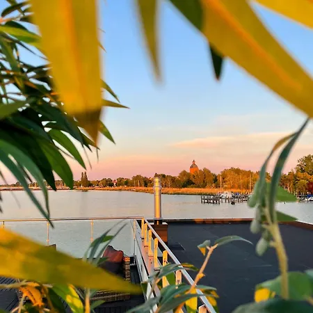 Floating Hideaway- Coco De *