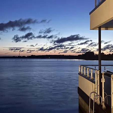 Botel Floating Hideaway- Coco De Ribnitz-Damgarten