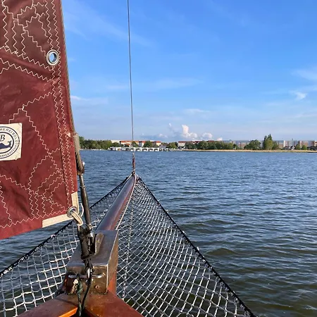 Floating Hideaway- Coco De Botel Ribnitz-Damgarten