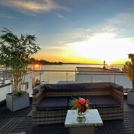 Båthotell Floating Hideaway- Coco De Ribnitz-Damgarten