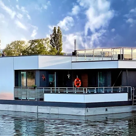 Båthotell Floating Hideaway- Coco De Ribnitz-Damgarten